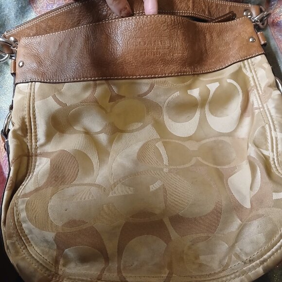 Coach hobo bag. Signature canvas with leather and silver detailing - Picture 2 of 9